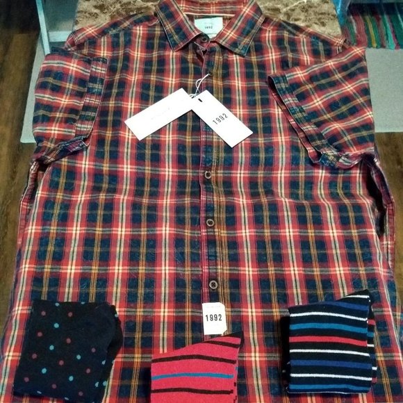 Men's S/S Distressed Shirts - 2 of Them w/Socks!! - Picture 4 of 6